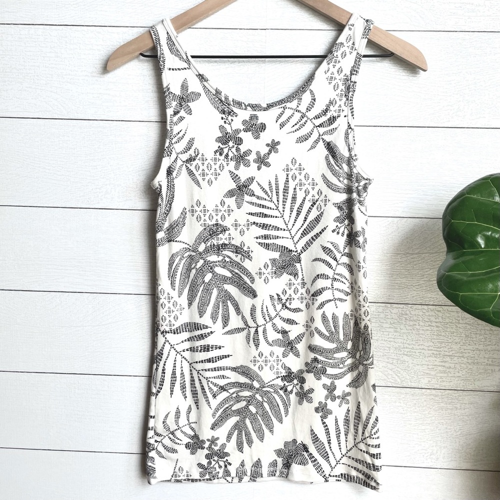 A NEW DAY Black and White Printed Tank Size L